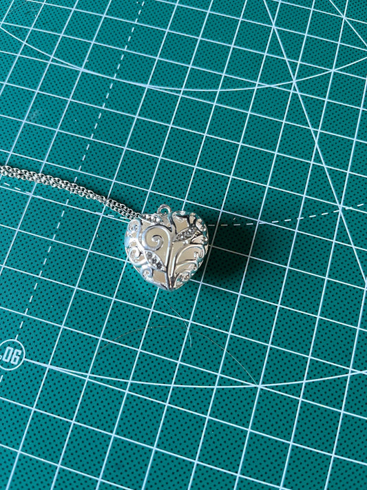 Heart pendant necklace