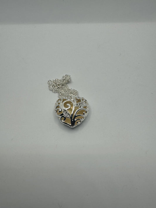 Heart pendant necklace