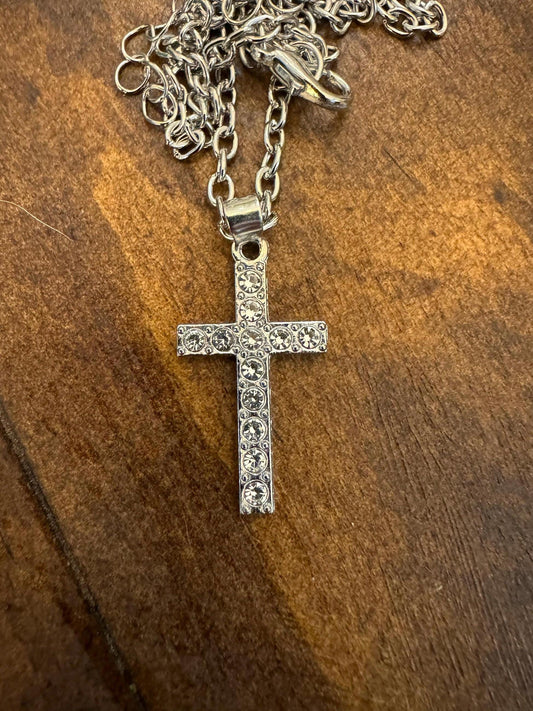 Cross pendant necklace